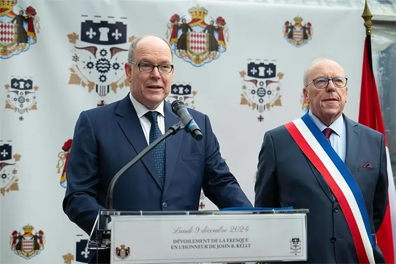 Prince Albert inaugure une fresque à Argenteuil