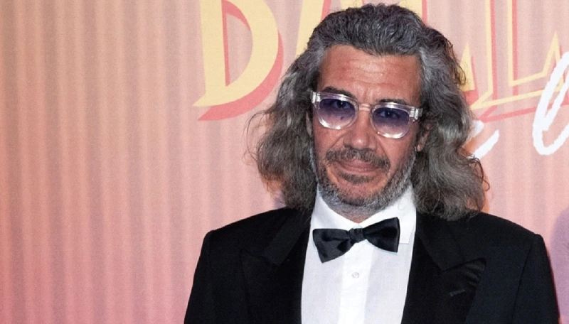 Pastor s’attaque à Lacoste à coups de poules faisandées